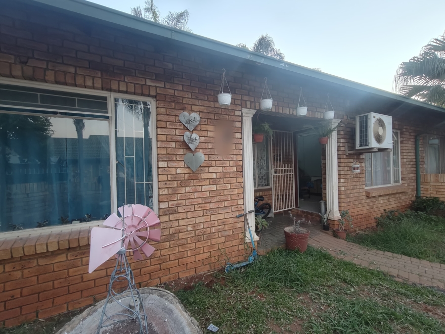 2 Bedroom Property for Sale in Rustenburg Central North West